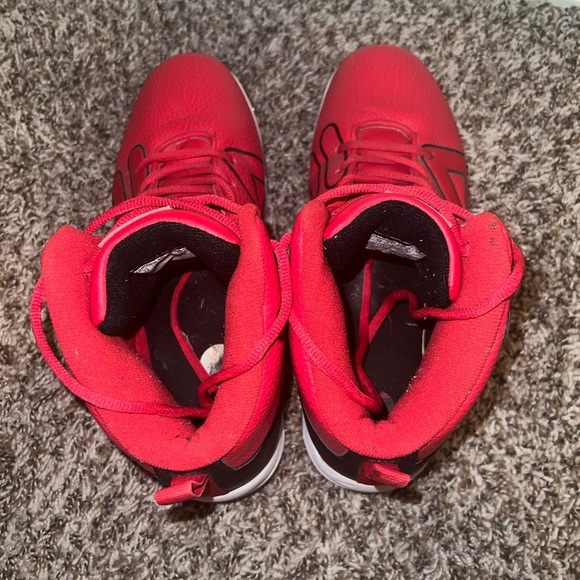 EUC M 10 Fila sneakers 👟 - Picture 6 of 11